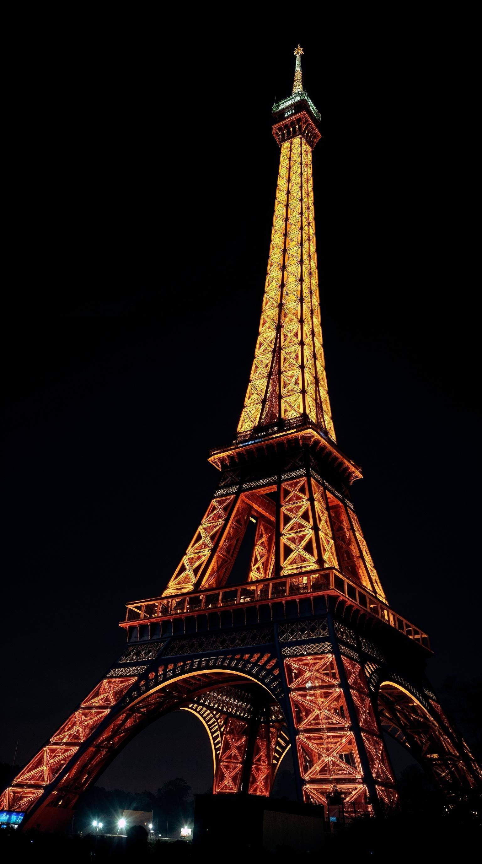 Download Free Eiffel tower dark wallpaper for Iphone loading=