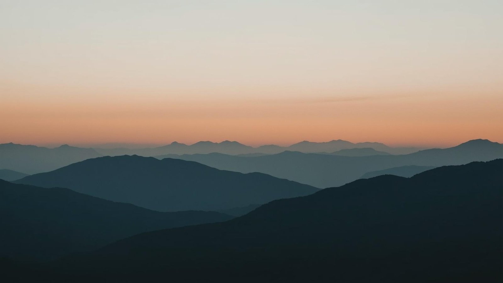 Download Free Soft Gradient Minimal Wallpaper